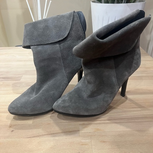 LAUREN RALPH LAUREN Womens Leola Gray Suede Zip Up Ankle Boots Size 8 - Picture 2 of 6